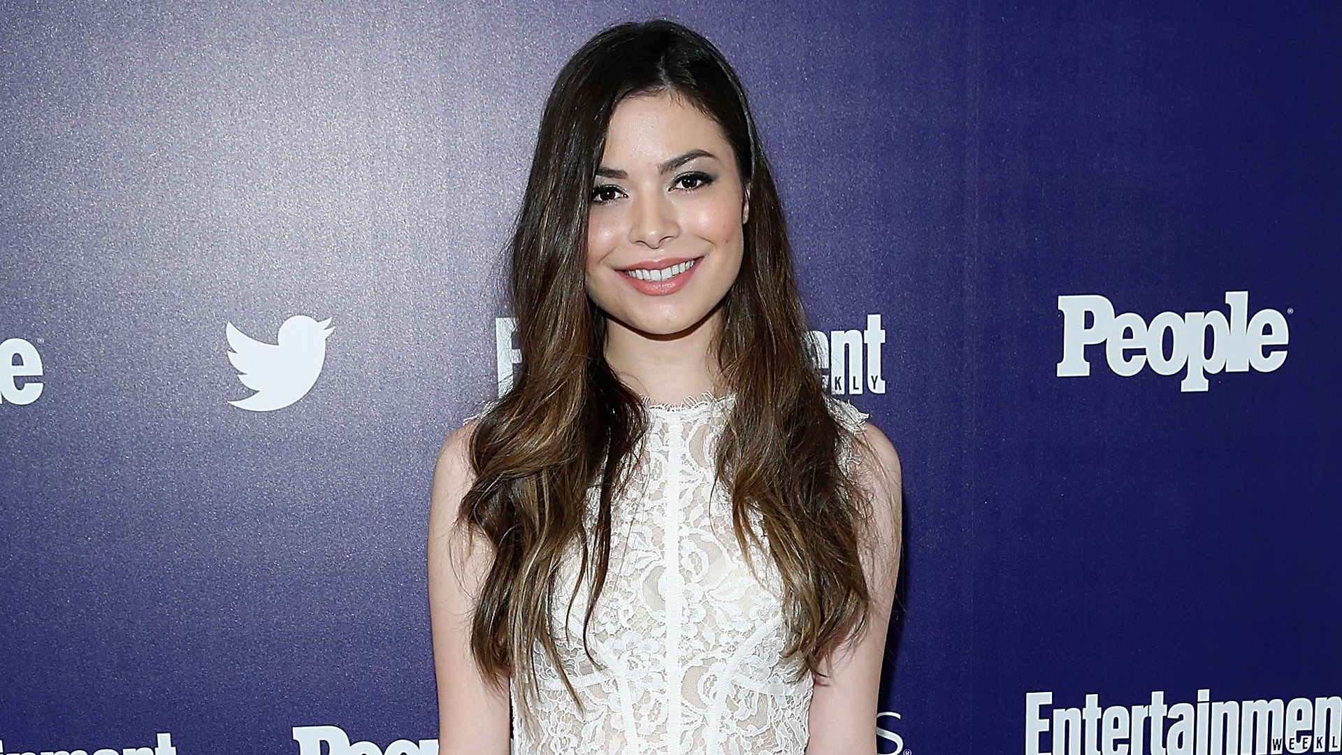 Miranda Cosgrove- Top 10 Hottest Young Female Celebrities in the World