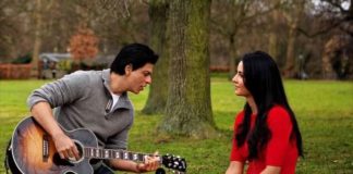 Propose her by singing a Romantic Song- Top 10 Romantic Ways to Propose a Girl