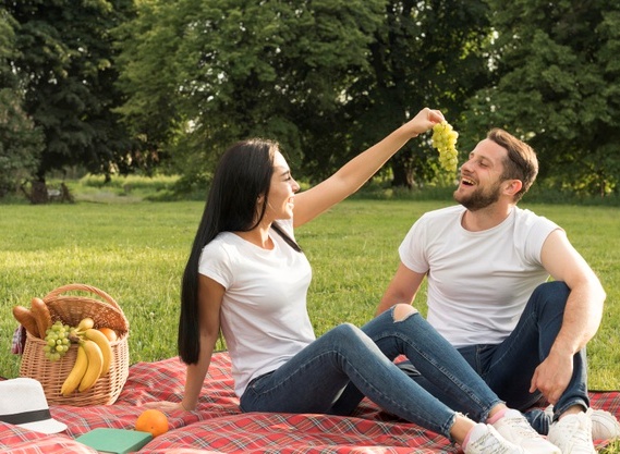 Propose in picnic- Top 10 Romantic Ways to Propose a Girl
