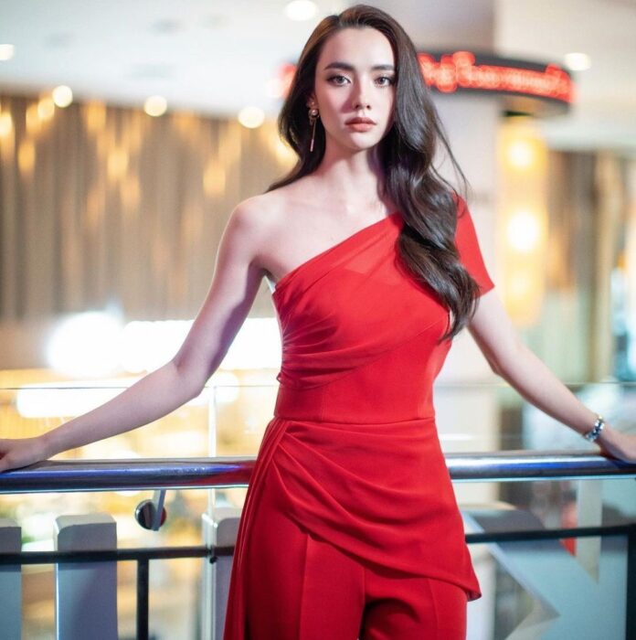 Mookda Narinrak- Top 10 Hottest and Beautiful Thai Women