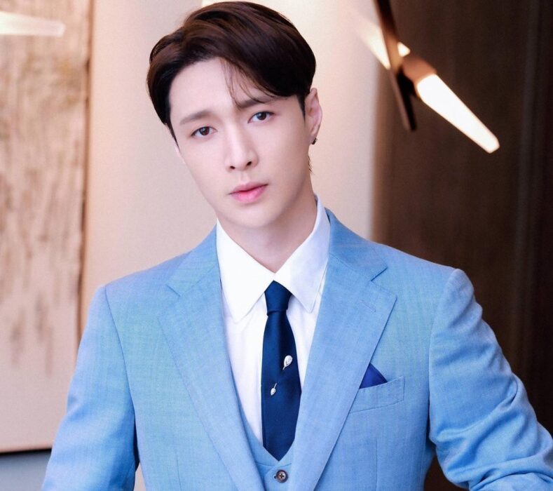 Lay Zhang- Top 10 Most Popular Male K-pop Idols