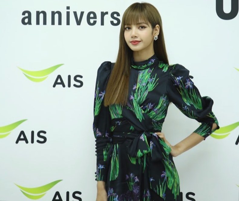 Lisa- Top 10 Successful & Most Popular K-pop Idols