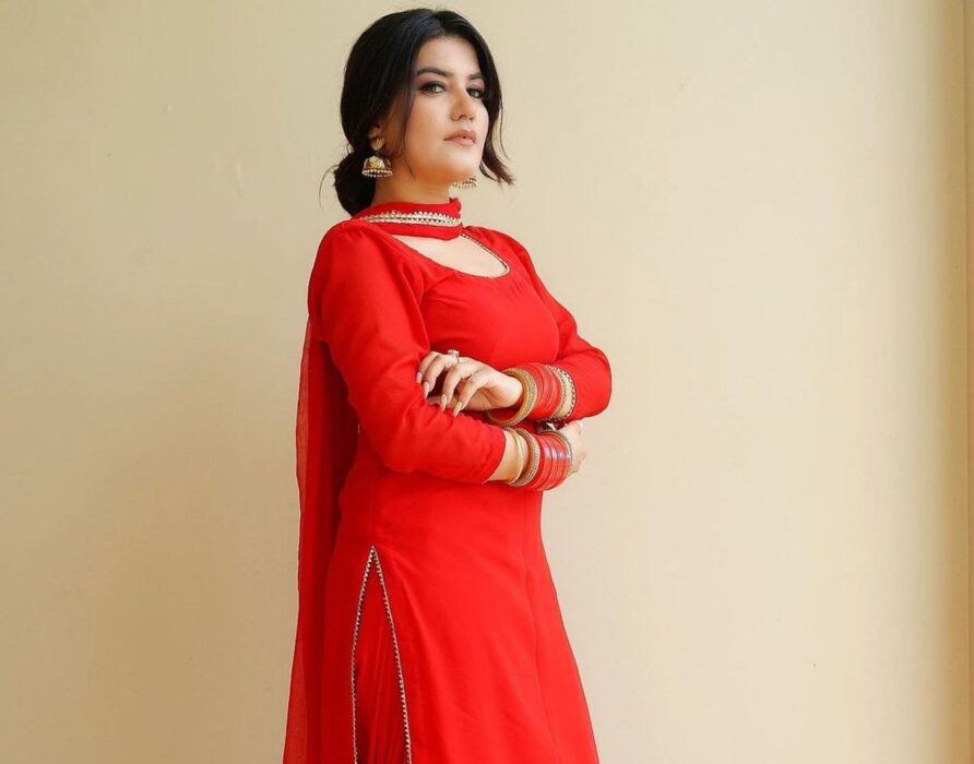 Kaur B- Top 10 Beautiful & Hottest Punjabi Female Singers