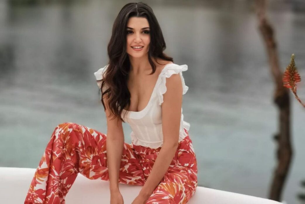 Hande Erçel- Top 10 Most Beautiful Girls in the World Hande Erçel- Top 10 Most Beautiful Girls in the World